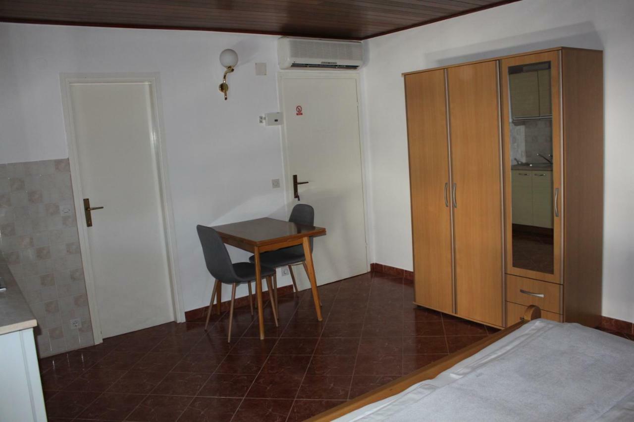Apartmani Mate Omis Exterior photo