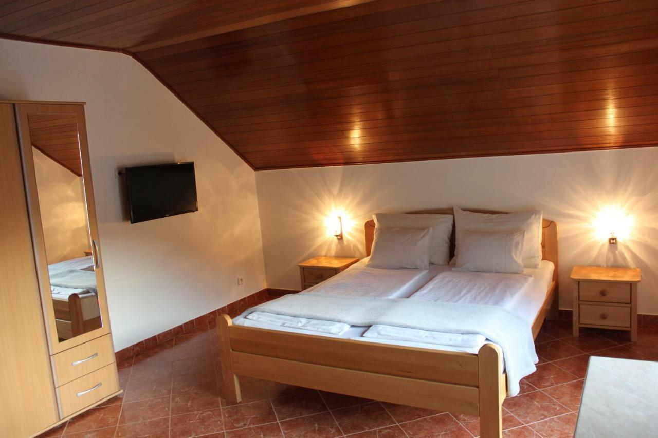 Apartmani Mate Omis Exterior photo